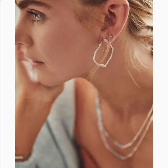 NWOT Kendra Scott Miku Gold Hoop Stud Earring’s - Picture 3 of 5